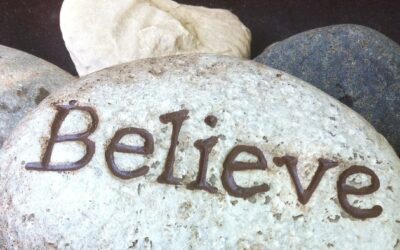 Како можам да верувам во некој што не го гледам?